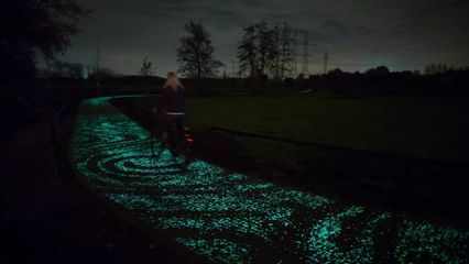 荷兰"梵高小路“”夜光自行车道,在《星空》上骑行